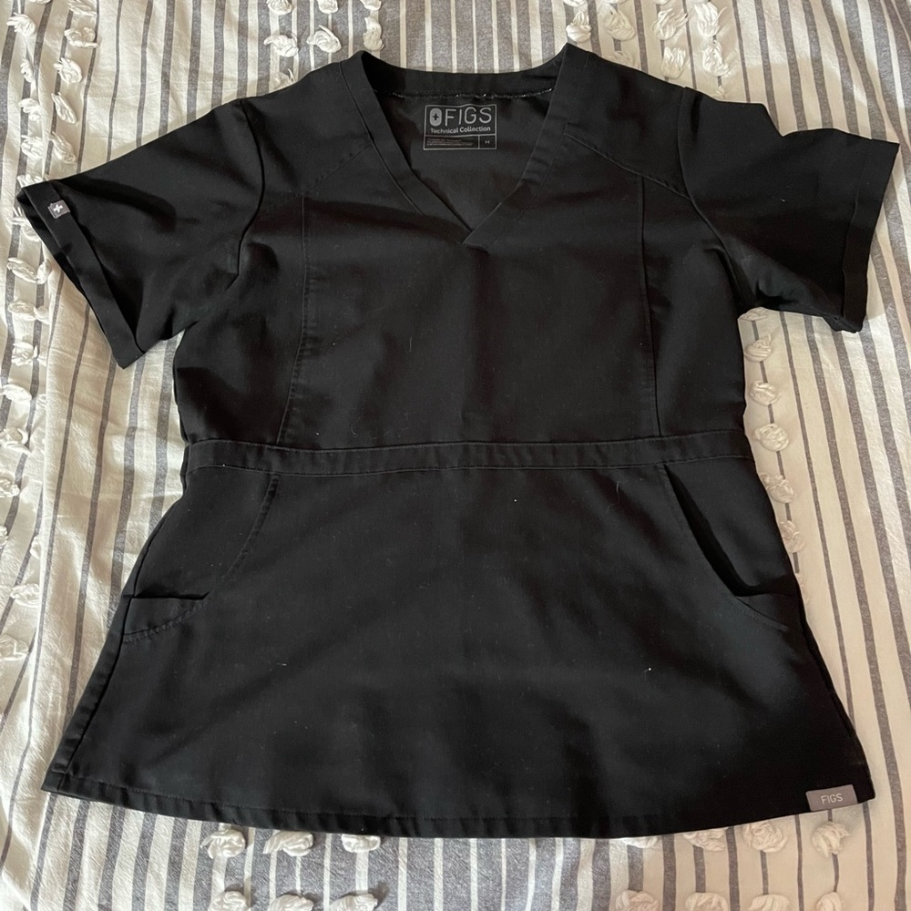 Women’s Figs scrub top